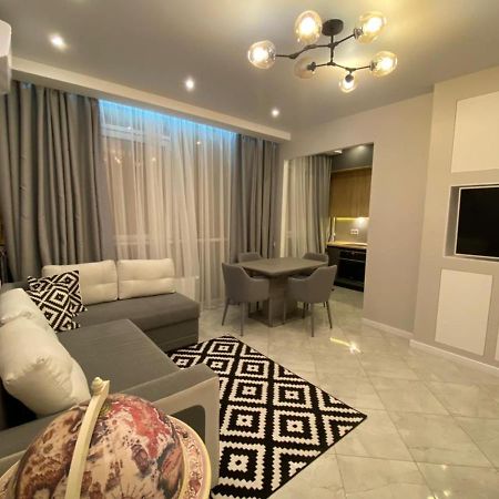 Vip Apartment In Odessa Esterno foto