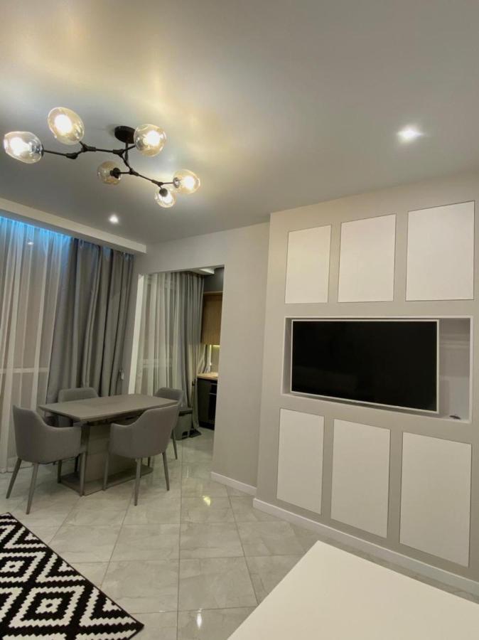 Vip Apartment In Odessa Esterno foto