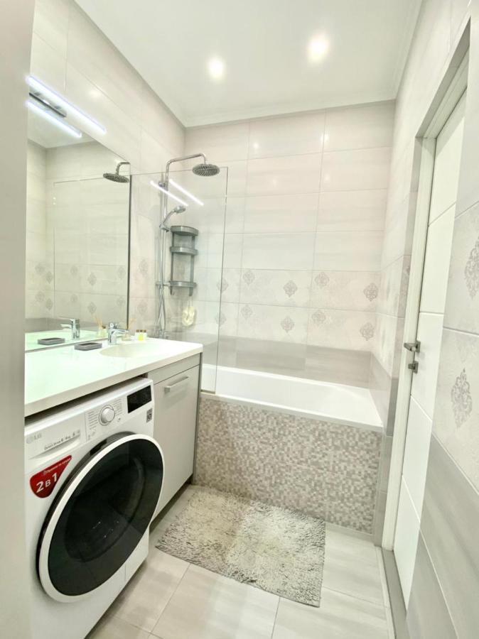 Vip Apartment In Odessa Esterno foto